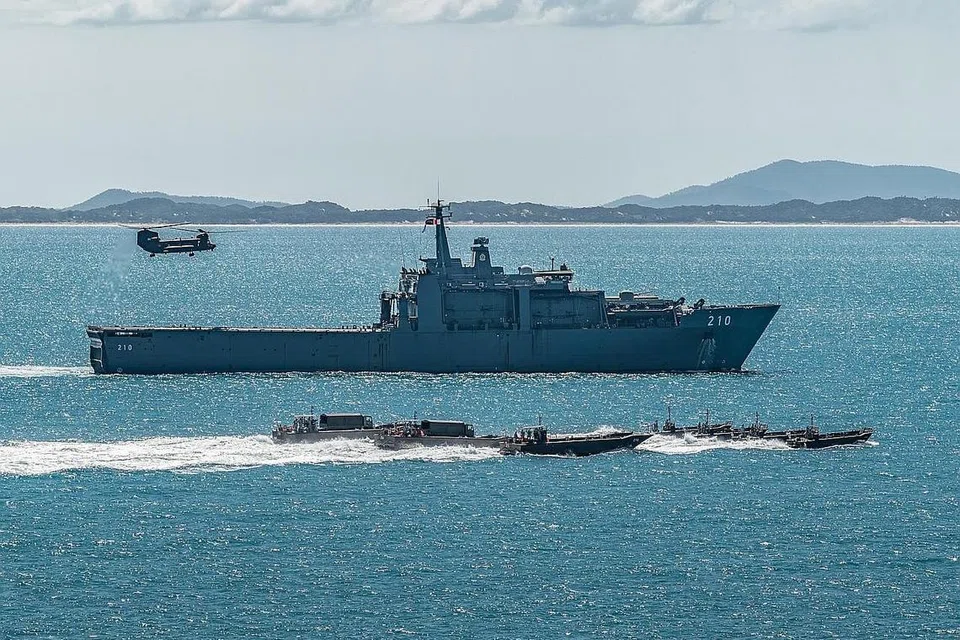 LATIHAN BERSEPADU: Angkatan Bersenjata Singapura (SAF) mengadakan latihan bersepadu, Latihan 'Wallaby', melibatkan askar dari tentera udara, darat dan laut yang berlangsung dari 13 September hingga 21 Oktober di kawasan latihan Shoalwater Bay, di Queensland, Australia. Latihan bagi tahun ini telah dikecilkan akibat pandemik, dengan hanya sekitar 600 askar mengambil bahagian, berbanding sehingga 4,000 askar pada tahun-tahun sebelum Covid-19 menular.- Foto MINDEF 