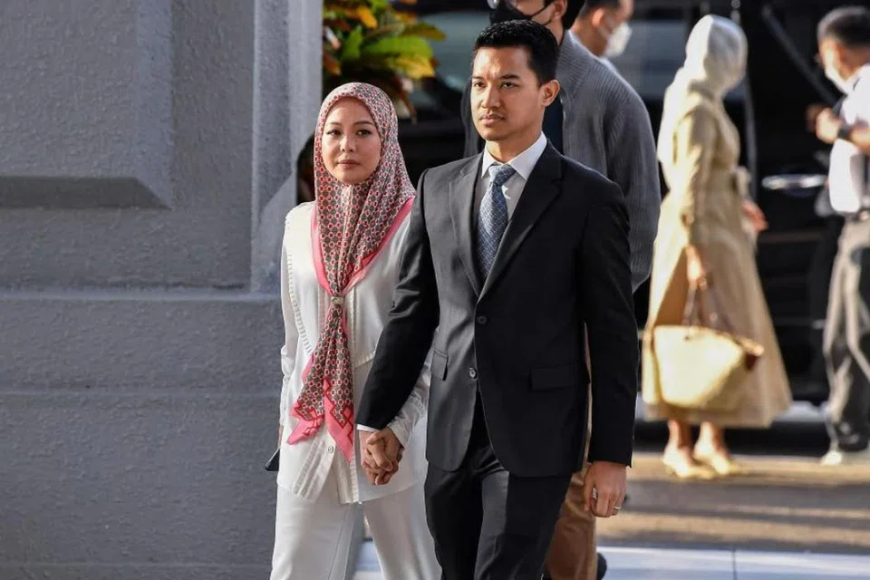 Pengasas platform e-dagang FashionValet, Datin Vivy Yusof, dan suaminya Datuk Fadzaruddin Shah Anuar hadir ke Mahkamah Sesyen Kuala Lumpur bagi sebutan kes tuduhan pecah amanah Khazanah Nasional Berhad dan Permodalan Nasional Berhad berjumlah RM8 juta.