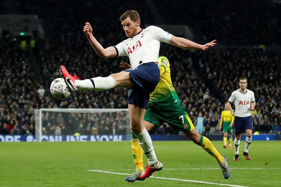 JAN VERTONGHEN: Menjadi ejen bebas pada akhir musim ini selepas kontraknya bersama Tottenham Hotspur berakhir pada 30 Jun. Kelab Italy dan Sepanyol menunjukkan minat padanya tetapi beliau belum membuat keputusan. - Foto REUTERS