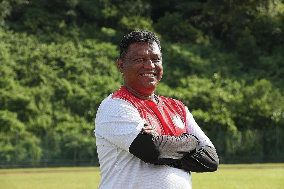 BURU MINAT LAIN: Hairi Su'ap telah meletak jawatan sebagai ketua jurulatih Tanjong Pagar United kelmarin, selepas ditawarkan "tawaran baik yang akan mengembangkan kerjaya kejurulatihan saya". - Foto fail BH