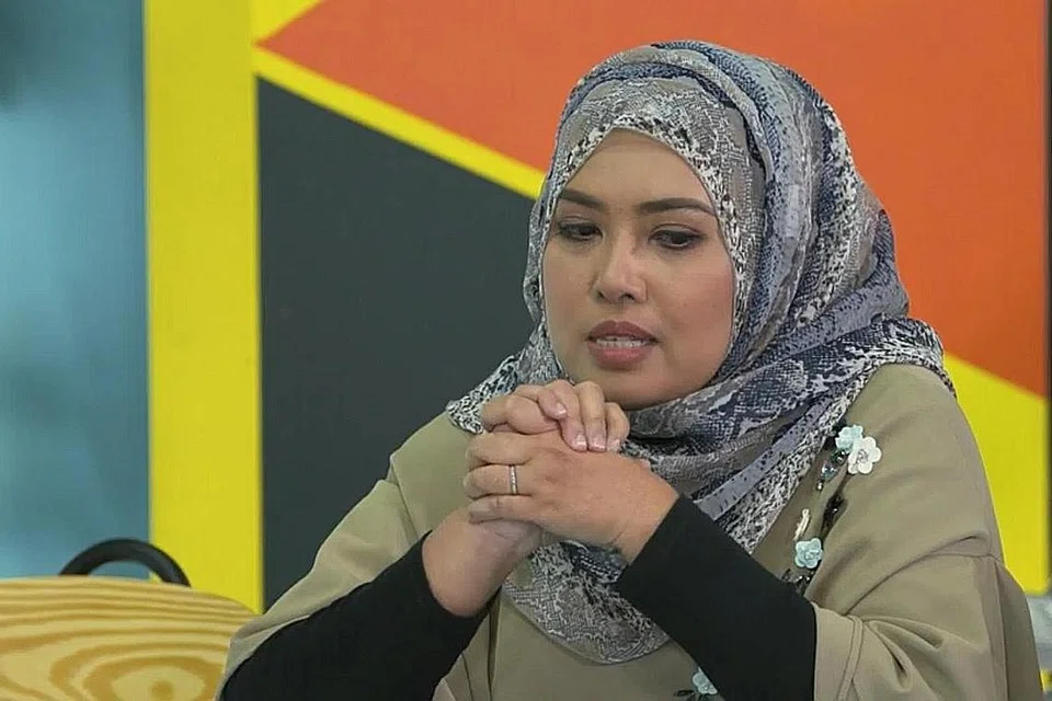 JURI TETAP: Adib Jalal dan Amilia Gani (atas). - Foto TANGKAP LAYAR DARI REKA, MEDIACORP SURIA.