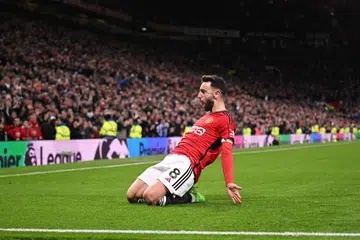 Kapten dan pemain tengah Manchester United, Bruno Fernandes, menjaringkan dua gol dalam separuh masa kedua untuk membantu pasukannya mengalahkan Sheffield United 4-2 di Old Trafford pada 25 April.
