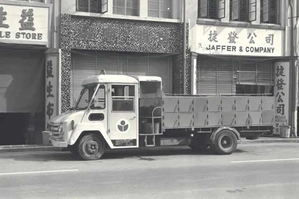 Lori 32 Pintu, tong tahi, tong najis, Lorong Halus