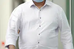 DIJATUHKAN HUKUMAN: Bekas pengarah restoran Zam Zam, Zackeer Abbas Khan, 49 tahun, dan seorang lagi lelaki, Anwer Ambiya Kadir Maideen, didapati bersalah atas satu tuduhan merancang serangan untuk menyebabkan kecederaan teruk kepada penyelia restoran bersebelahan, Restoran Victory, Encik Liakath Ali Mohamed. - Foto WONG KWAI CHOW