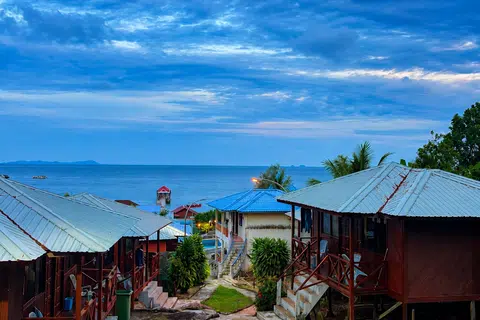 Pemandangan daripada tempat penginapan di Resort Island Reef.