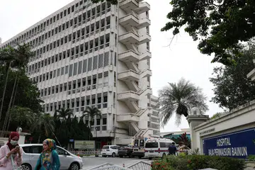 Seorang murid dimasukkan ke wad kanak-kanak di Hospital Raja Permaisuri Bainun di sini untuk rawatan akibat keracunan makanan dan kini berada dalam keadaan stabil.