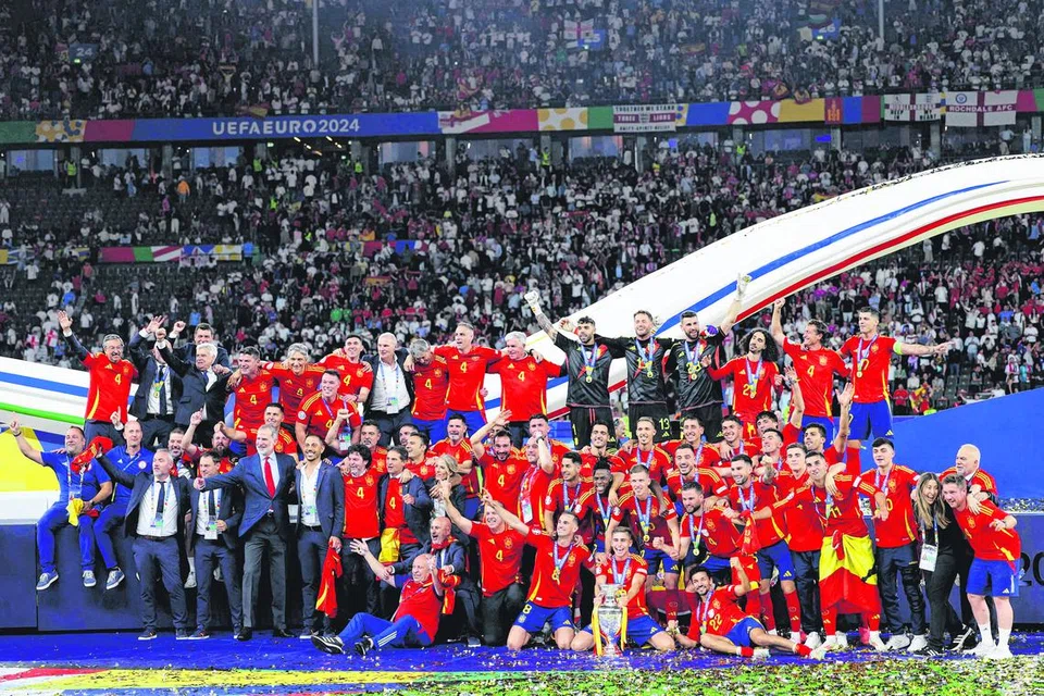 Pertandingan bola sepak Euro 2024 baru berakhir dengan Sepanyol muncul juara. Dalam format pertandingan itu, selepas beberapa siri perlawanan kumpulan, 16 pasukan memasuki pusingan kalah mati, dengan pasukan yang kalah tidak boleh bertanding lagi dan terkeluar daripada pertandingan, sehingga akhirnya hanya dua pasukan bertemu dalam perlawanan akhir yang menentukan juara.