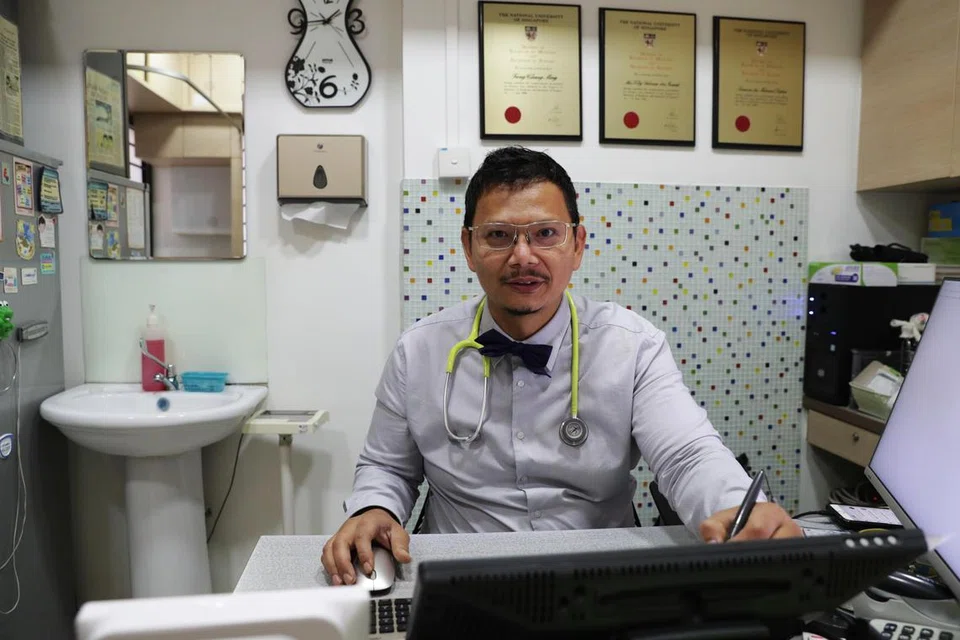 JALANI HIDUP SIHAT: Dr Zuraimi percaya dengan menggabungkan senaman teratur dan pemakanan yang seimbang, individu dapat mencapai kesihatan yang lebih baik dan mengurangkan risiko pelbagai penyakit. Pemahaman dan amalan gaya hidup sihat adalah kunci bagi kesejahteraan jangka panjang.
