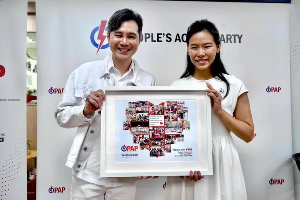 Cik Bernadette Giam (kanan) telah dilantik sebagai pengerusi baru cawangan Sengkang East, menggantikan Encik Marcus Loh.