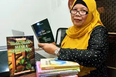Kamaria Buang, antara penulis wanita yang produktif di Singapura.