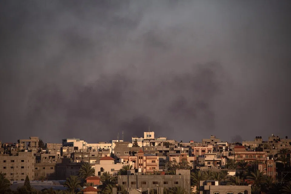 Asap dilihat selepas serangan udara Israel di Rafah, selatan Jaluran Gaza, pada 24 Mei.