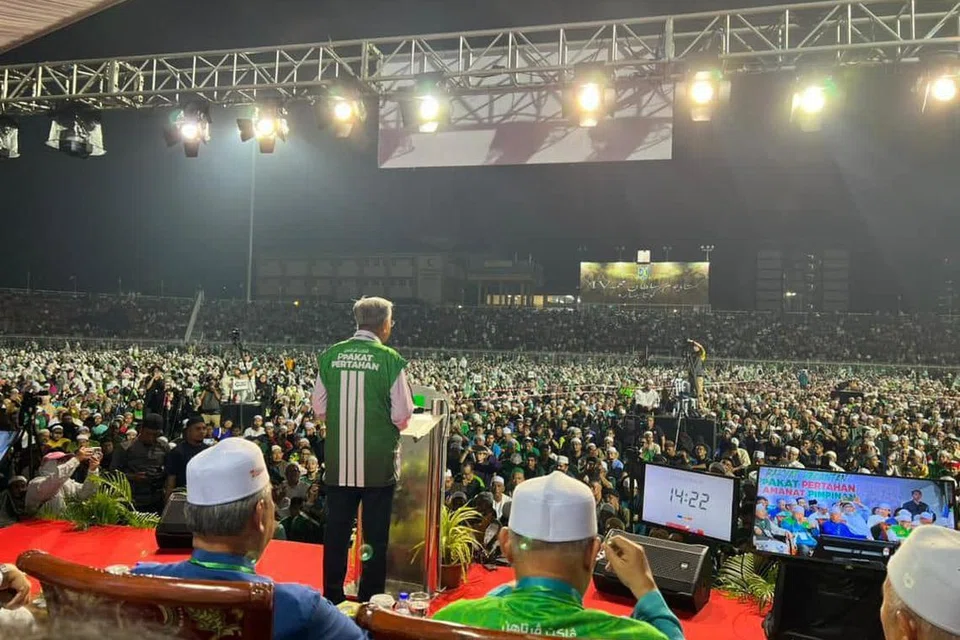 RIBUAN PENONTON: Stadium Sultan Mohammad IV di Kota Bharu, Kelantan dipenuhi orang semasa mantan Perdana Menteri Malaysia, Tun Dr Mahathir Mohamad memberi ucapan. 