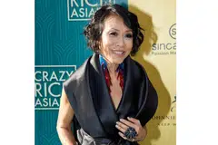LUASKAN SAYAP: Pelakon siri drama komedi Phua Chu Kang, Tan Kheng Hua berjaya menyenaraikan dirinya dengan dua agensi bakat antarabangsa dan ditawarkan peranan dalam filem dan drama televisyen luar negara. - Foto EPA-EFE 