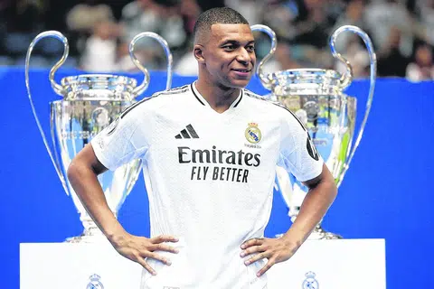 Penyerang Perancis, Kylian Mbappe, menyertai Real Madrid setelah kontraknya bersama kelab PSG tamat musim panas ini.