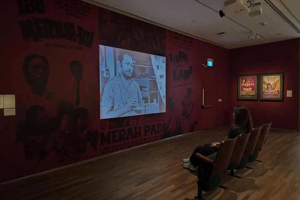 Ruang sudut yang di anugerahkan khas untuk seniman P. Ramlee. Di sini pengunjung boleh berhenti seketika untuk menyelami ulasan tentang perbandaran, kemiskinan dan hubungan sesama manusia yang dilakarkan di layar perak oleh pangarah, dan pelakon tersohor itu.