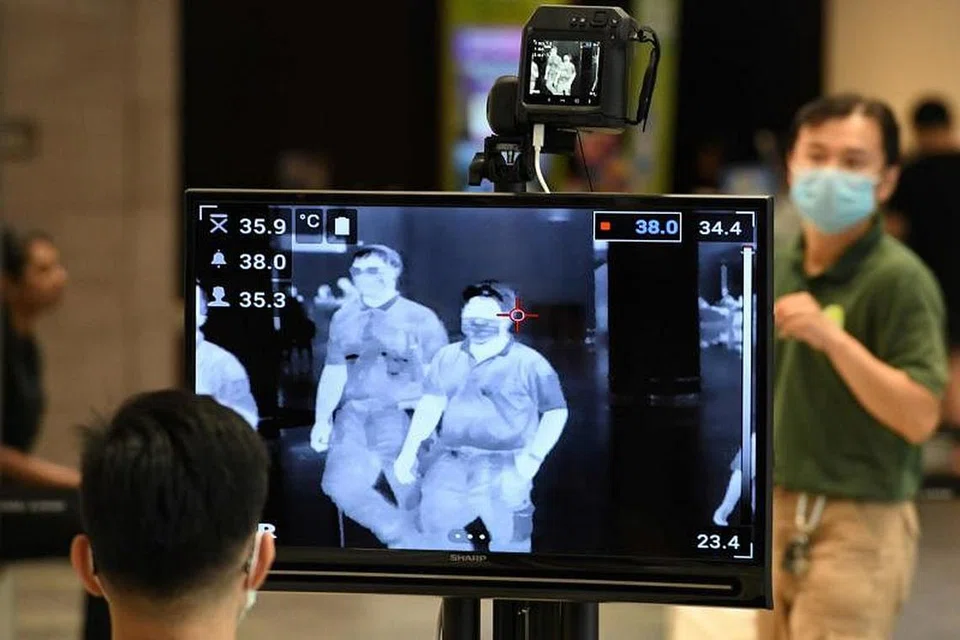 Mulai 11.59 malam Rabu, semua pengunjung yang memasuki Singapura yang mengalami demam atau simptom penyakit pernafasan lain boleh dikehendaki menjalani ujian 'swab' Covid-19 di pusat pemeriksaan. 