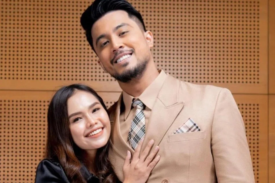 PERMOHONAN MAAF SEORANG SUAMI: Aliff Aziz secara terbuka meminta maaf kepada isterinya Bella Astillah atas kata-katanya kepada media yang mungkin mengguris hati berhubung dengan isu kehadiran pelakon yang pernah dikaitkan dengan dirinya, Sophia Albarakbah, pada konsert minggu ketiga All Stars Gegar Vaganza pada Ahad lalu.
