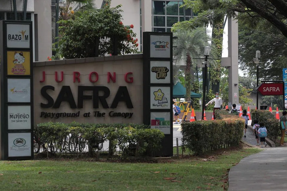 Seorang lelaki warga setempat, 70 tahun, yang hadir sewaktu acara makan malam di Safra Jurong pada 15 Februari 2020 telah meninggal pada 14 April 2020 ekoran gejala penyakit Covid-19. - FOTO: JASON QUAH 