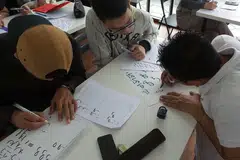PENGEMBANGAN ILMU: Perubahan baik dalam bahasa, pengetahuan agama dan kesenian, contohnya penulisan khat, memang sesuatu yang lazim berlaku dan mencerminkan perubahan yang berlaku dalam masyarakat. - Foto AS-SOUQ ARABIC CENTRE