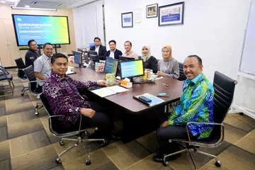 Pengerusi Jawatankuasa Perumahan dan Kerajaan Tempatan Johor, Datuk Mohd Jafni Md Shukor (kanan), pengerusikan pramesyuarat Jawatankuasa Ibrahim International Business District (IIBD) di Kota Iskandar, Iskandar Puteri.