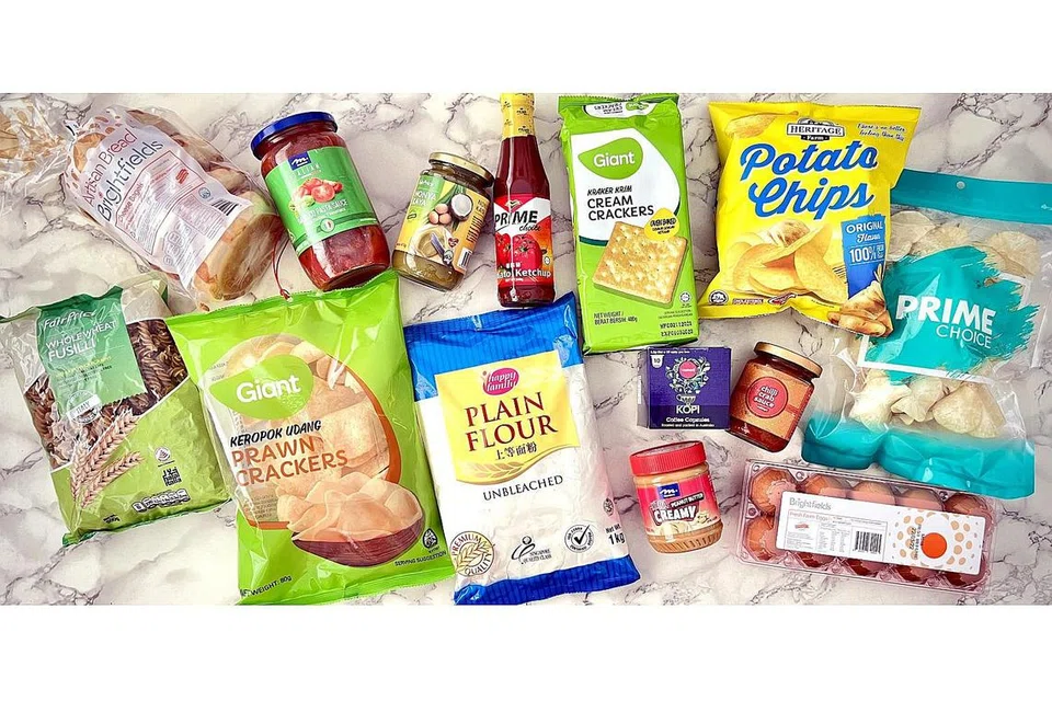 PILIHAN LEBIH LUAS: Beberapa pasar raya di sini mengusahakan pelbagai penawaran produk dari luar negara kepada pengguna setempat pada harga berpatutan. - Foto fail