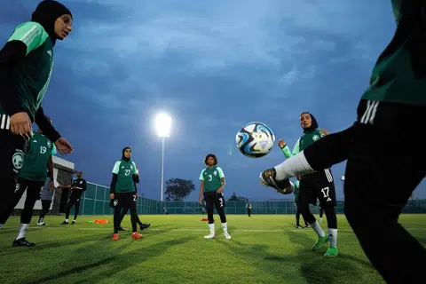 BARU DIBENTUK, NAMUN IMPIAN TINGGI: Arab Saudi telah membentuk pasukan bola sepak wanita dua tahun lalu dan kini menduduki tempat ke-171 dalam ranking Fifa.
