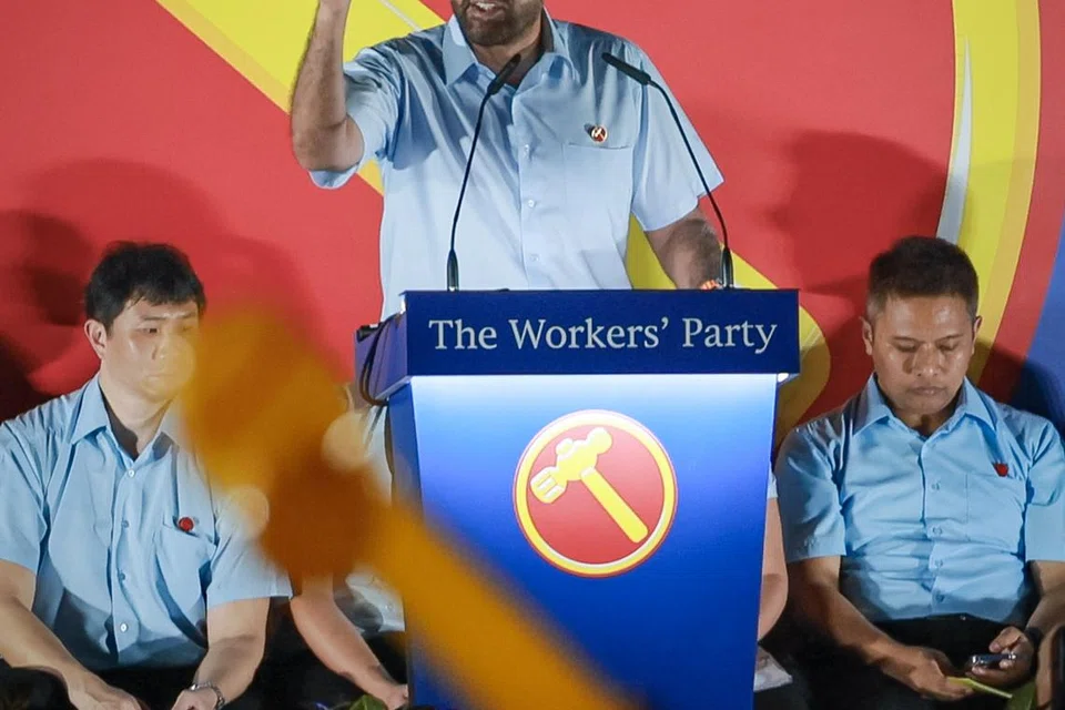 Ketua Parti Pekerja, Encik Pritam Singh, di rapat partinya yang diadakan di padang dekat Anchorvale Crescent pada 24 April.