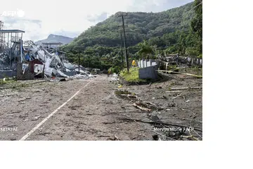LETUPAN KUAT: Letupan sebelum subuh di kawasan perindustrian Providence di Mahe itu kedengaran dari beberapa kilometer jauhnya dan kekuatannya memecahkan tingkap rumah, bank dan kedai berhampiran.