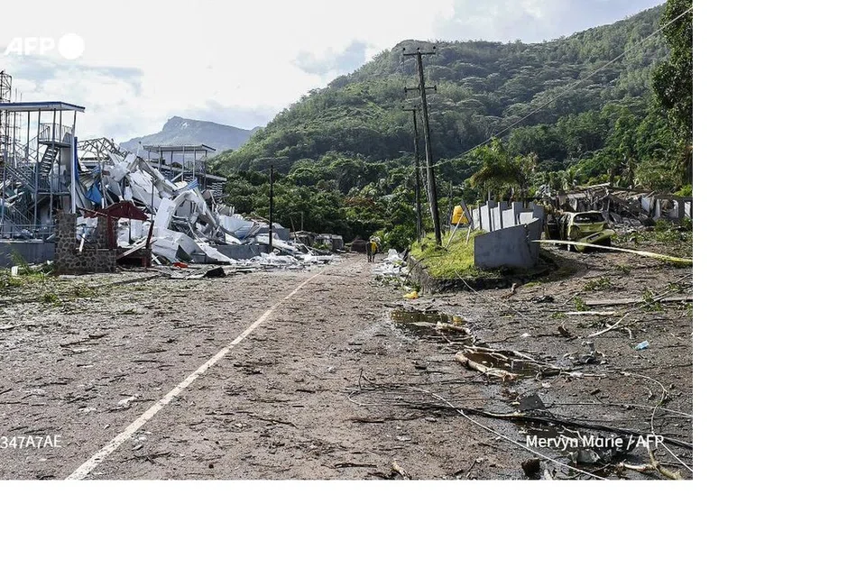 LETUPAN KUAT: Letupan sebelum subuh di kawasan perindustrian Providence di Mahe itu kedengaran dari beberapa kilometer jauhnya dan kekuatannya memecahkan tingkap rumah, bank dan kedai berhampiran.