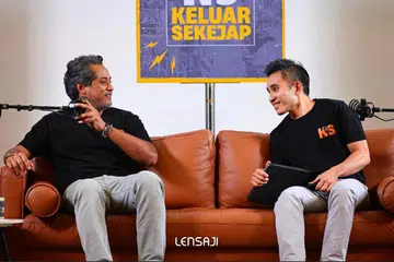 ULAS PILIHAN RAYA PRESIDEN: Encik Khairy Jamaluddin (kiri) dan rakan seangkatannya dalam politik, Encik Shahril Hamdan, mengulas mengenai Pilihan Raya Presiden Singapura yang akan berlangsung pada Jumaat. (Gambar sisipan, Encik Tharman Shanmugaratnam)