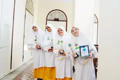 Madrasah Alsagoff Al-Arabiah menjadi johan bagi kategori Bahasa Arab dalam pertandingan debat Kejohanan Debat Antara Sekolah (IDC) baru-baru ini. Antara pelajar terlibat termasuk (dari kiri) Maryam Kautsar Fadhlur Rahman, Haneen Hasmuraizah, Alisha Nuha Muhammad Iqbal dan Wereyka Nawfah Mas’udin.