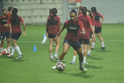 CABARAN BESAR: Kapten pasukan Singa wanita Siti Rosnani Azman akur bahawa menghadapi Korea Selatan sebanyak dua kali bukan satu urusan mudah.
