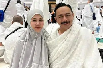Usahawan Rozita Ibrahim, yang lebih dikenali sebagai Bonda Rozita, berkongsi foto mengerjakan ibadah umrah bersama jejaka yang dipercayai suami barunya. 