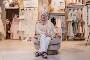 REKAAN MENAWAN: Jenama yang diasaskan Cik Fatimah Mohsin (atas) merupakan rekaan perkahwinan Melayu yang diketengahkan dalam pameran perkahwinan di Design Orchard. - Foto BM oleh NUR DIYANA TAHA