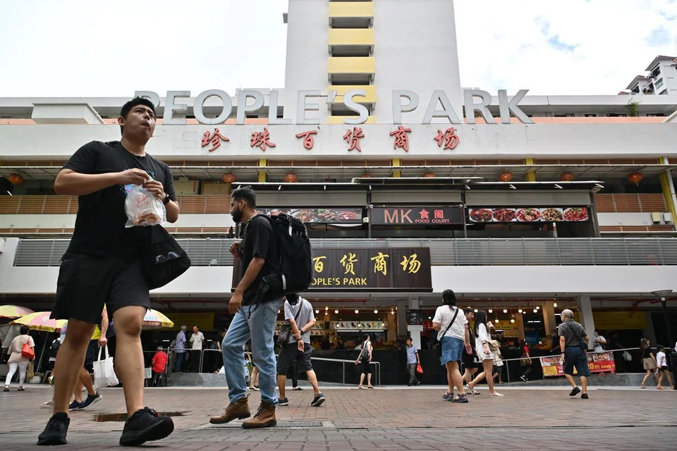 PENGUBAHSUAIAN YANG DITERIMA DENGAN BAIK: Pusat Makanan People’s Park mendapat penampilan baru dan bersih. 