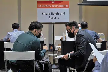 BERMINAT DALAM KERJAYA PERHOTELAN: Seorang individu menunjukkan minat dalam kerjaya perhotelan semasa pameran perhotelan diadakan semalam. - Foto SHATEC