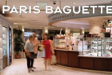 Jenama kafe bakeri terkenal Korea Selatan, Paris Baguette, disahkan halal di Singapura. 