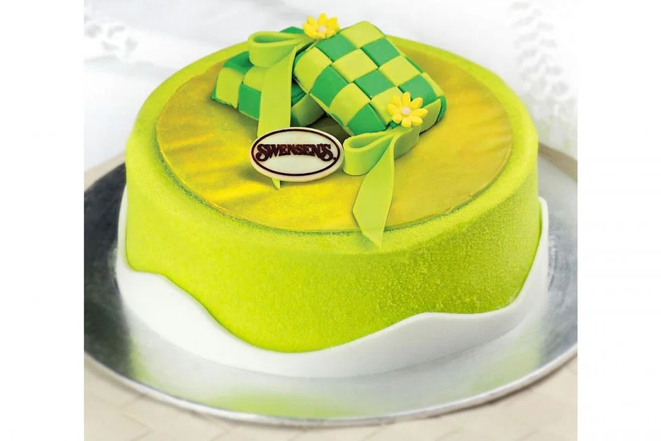 KEK EID MUBARAK: Kek aiskrim berperisa gula melaka bergaram yang baru diperkenalkan Swensen's. - Foto SWENSEN'S