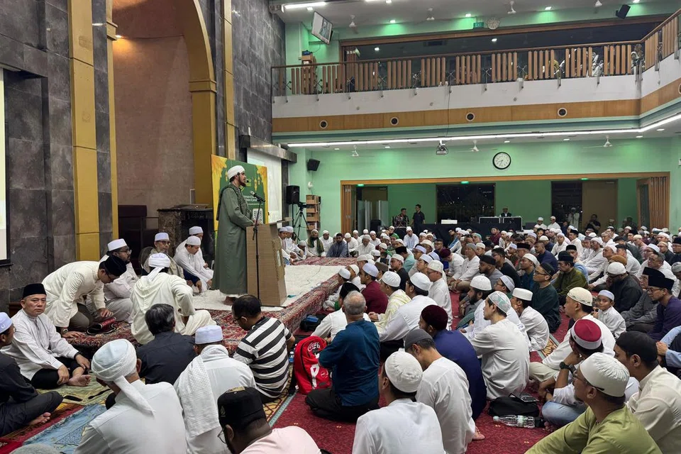 Sekitar 1,000 anggota jemaah menghadiri acara maulidul rasul, ‘Maulid4All’, yang berlangsung di Masjid An-Nahdhah di Bishan pada 30 Oktober 2024. 