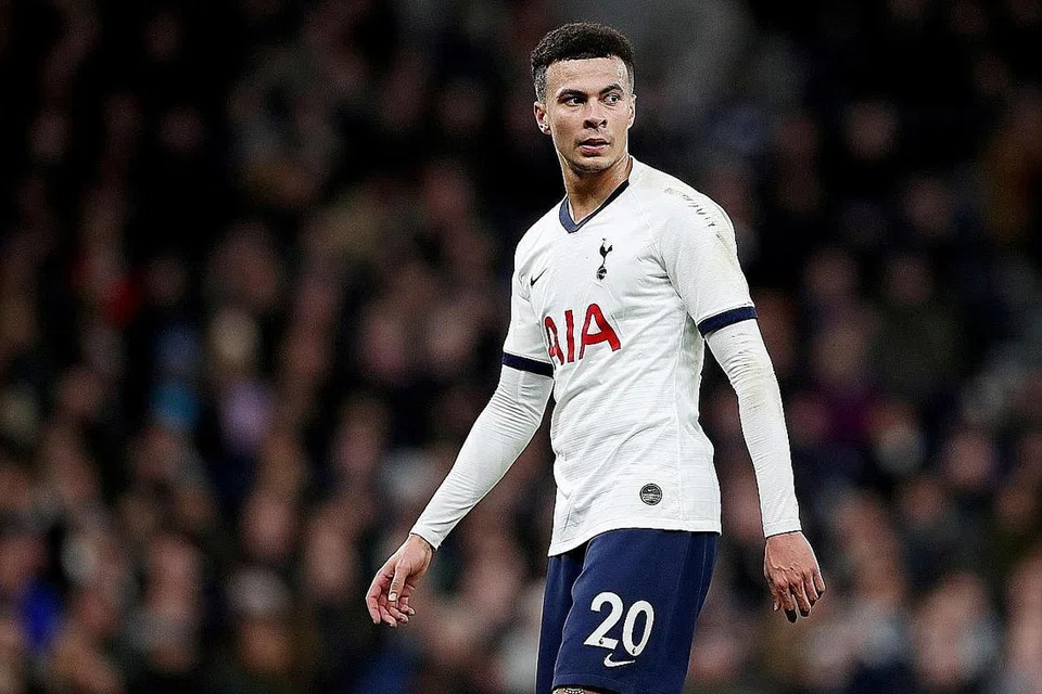 DIDENDA: Pemain Tottenham Hotspurs Dele Alli tidak akan beraksi dalam perlawanan menentang Manchester United, iaitu perlawanan pertama selepas Liga Perdana digantung Mac lalu. - Foto REUTERS