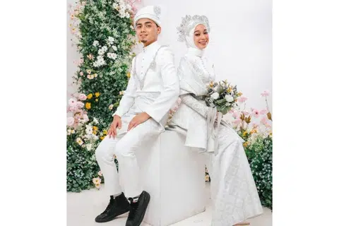 CETUS TANDA TANYA: Naufal (kiri) dan Nuha (kanan) memuat naik gambar mereka mengenakan busana perkahwinan, dan mendedahkan 24 September ini dilaporkan bakal menjadi hari terpenting mereka. Ada juga pihak yang mendakwa ia gimik untuk melancarkan single lagu baru selepas kejayaan lagu 'Casablanca' yang berjaya meraih lebih 20 juta tontonan di YouTube. - Foto INSTAGRAM NUHA BAHRIN