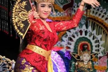 Larangan terhadap tarian, Joged Bumbung, telah dikeluarkan pada masa lalu, tetapi pelanggaran berterusan tetap berlaku. Akibatnya, pemerintah wilayah memutuskan untuk memperkenalkan ‘ilikita’ rasmi – set garis panduan budaya – yang jelas mentakrifkan apa yang dibenarkan dan apa yang tidak.
