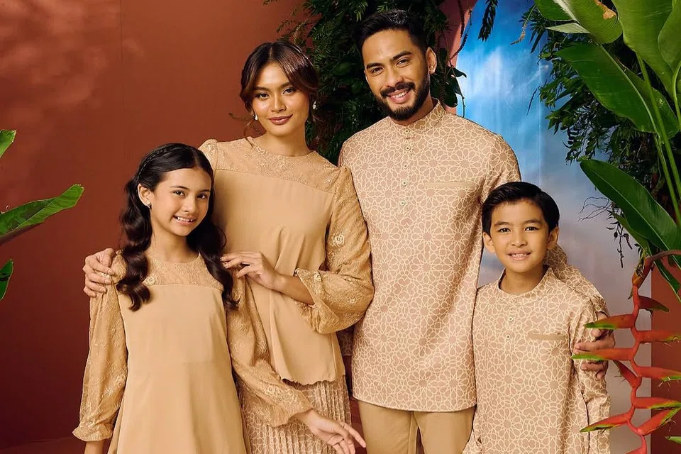 Simply Rays ialah jenama fesyen tempatan yang menawarkan pakaian tradisional Melayu untuk seisi keluarga dengan harga mampu milik. 
