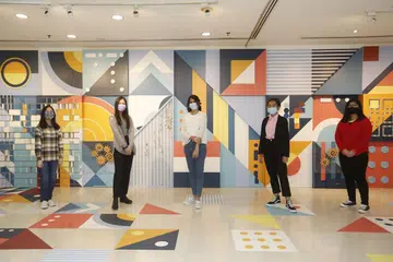 TONJOLKAN KEUPAYAAN KREATIF: Wakil kumpulan yang disenaraipendekkan dalam 'N.E.mation! 2021' ialah (dari kiri) Rebekah Chew daripada pasukan Cocomelon, Tan Zin E daripada Waffling, Varsha Varadarajan daripada Soft Boiled Egg Yolk, Elyzza Mae daripada Singanimators dan Navarro Jamie Lambino daripada YEY. Mereka mengenalkan karya dalam acara Rumah Terbuka 'N.E.mation! 2021' di SDC semalam. - Foto SPH