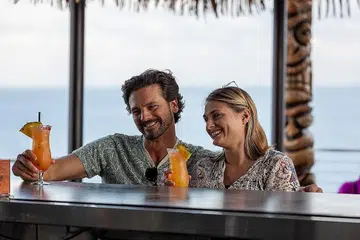 PEMANDANGAN INDAH: Drama komedi 'Life's Rewards' mencungkil kisah jerih payah individu yang jatuh miskin, kembali membangun hidupnya di samping papar pemandangan indah di Florida. - Foto AMAZON PRIME