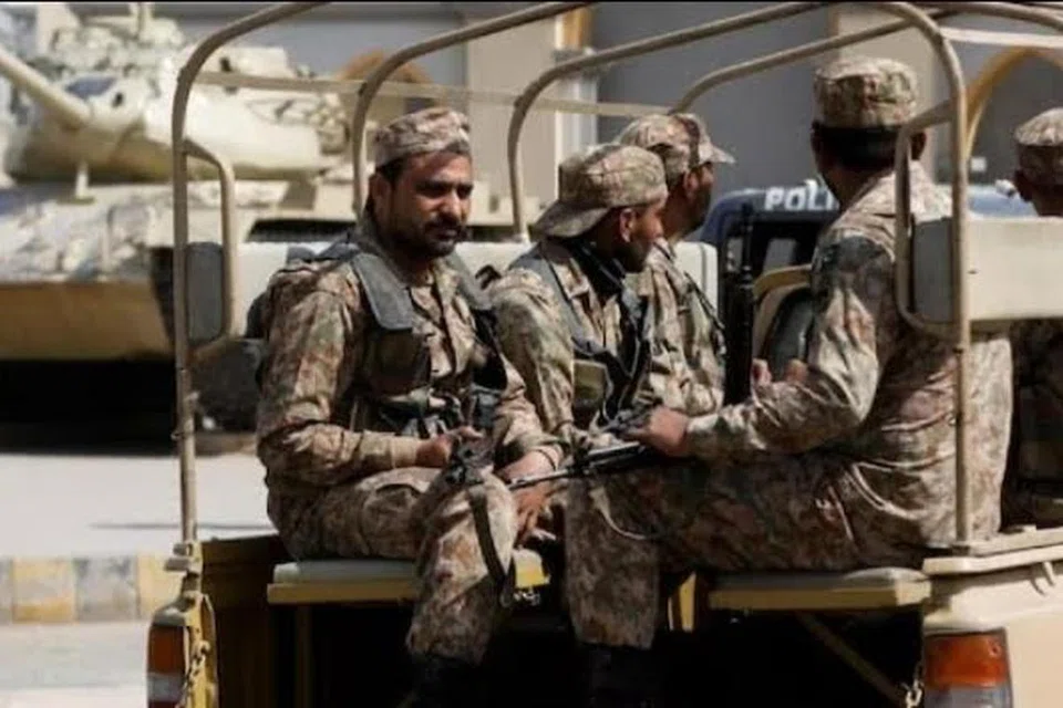 Tentera Pakistan menjalankan operasi menghapuskan militan dari Waziristan Selatan berhampiran sempadan Afghanistan.
