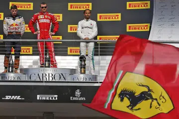 BELUM LAGI: Lewis Hamilton (kanan) terpaksa menanti perlumbaan Mexico pada hujung minggu akan datang memandangkan beliau hanya menduduki tempat ketiga dalam perlumbaan di Austin, Texas kelmarin. Tempat pertama dimenangi Kimi Raikkonen (tengah) dan kedua ialah Max Verstappen. - Foto EPA-EFE