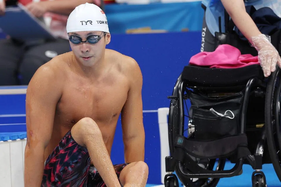 TEMPAT KETUJUH DALAM FINAL GAYA BEBAS 50 METER: Toh menyentuh tembok kolam renang di Pusat Akuatik Tokyo itu dengan masa 28.65 saat dan melengkapkan perlumbaan di tempat ketujuh antara lapan perenang. Ini adalah kali kedua dalam sehari beliau memecah rekod nasional. - Foto AFP