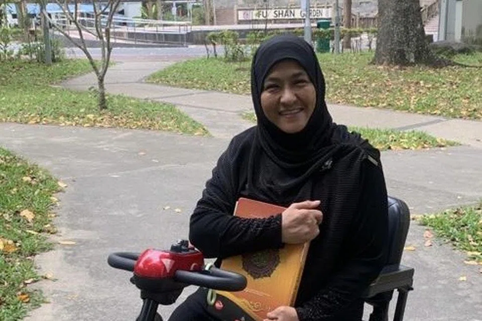 Cik Rahimah Abdullah berhasrat menjadi guru Al-Quran bertauliah satu hari nanti, dan yakin kecacatan anggota bukan penghalang buat dirinya berjaya. 