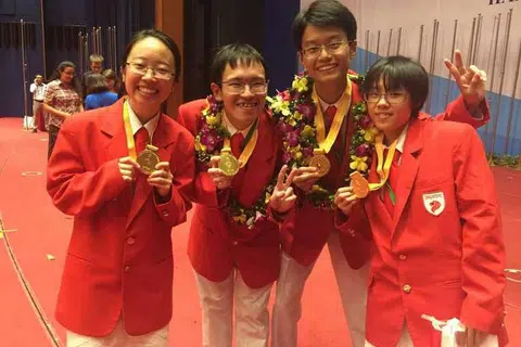 Singapura pasukan terbaik dalam Olimpiad Biologi Antarabangsa dengan meraih empat pingat emas dan menduduki tempat pertama pada keseluruhannya dalam kalangan 252 peserta dari 72 negara. 